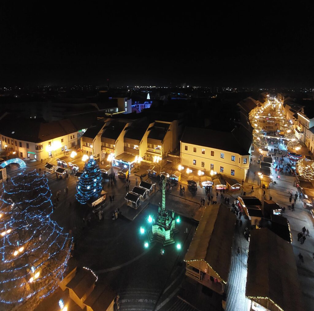 View from the town tower over the Christmas market on the main square