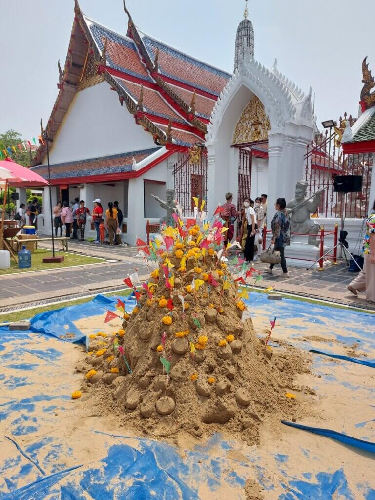 A sand stupa in the Wat Arun grounds during Songkran