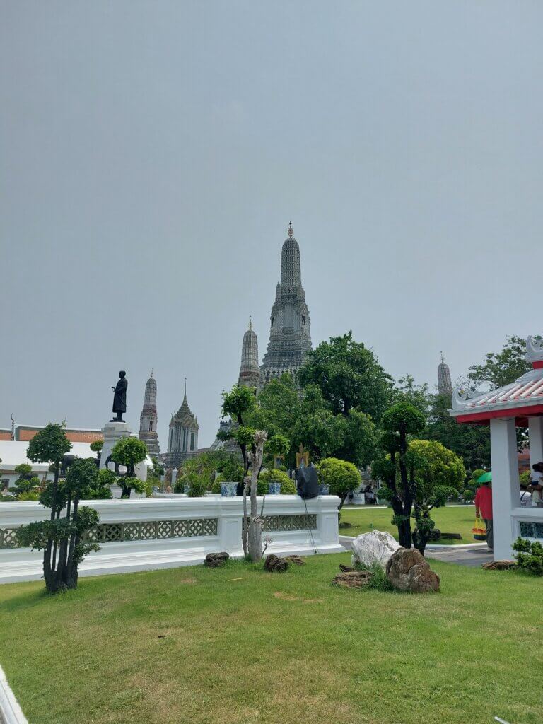 A shot of the Wat Arun temple across its grounds
