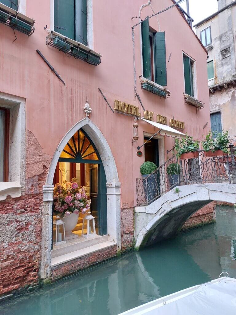 Small bridge leading to the Hotel Ca' Dei Conti