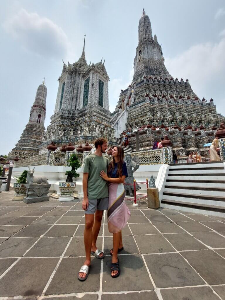 Mirka and Daniel posing in the Wat Arun temple in Bangkok