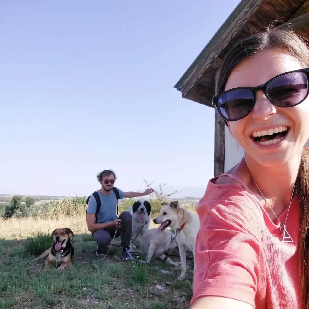 Home 3 Mirka and Daniel selfie with dogs