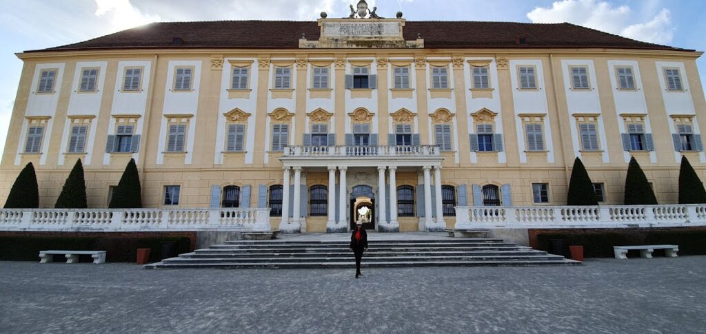 Mirka posing outside of the Schloss Hof palace