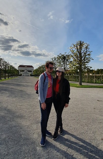 Mirka and Daniel posing in the garden of Schloss Hof