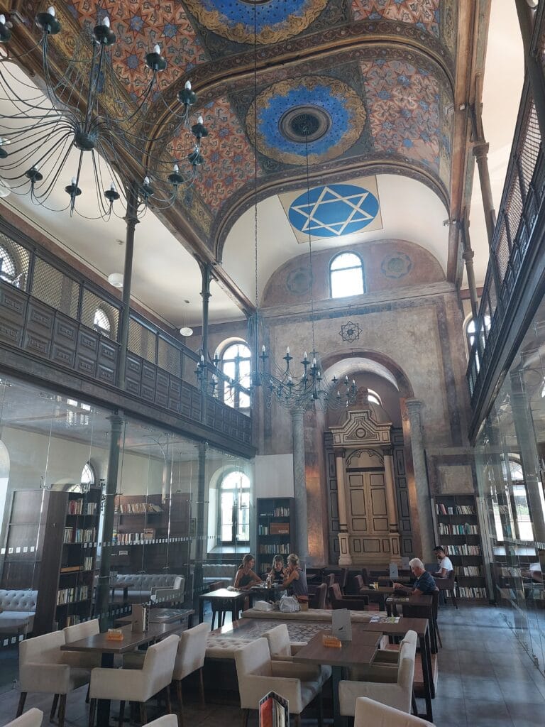 Cafe in a synagogue