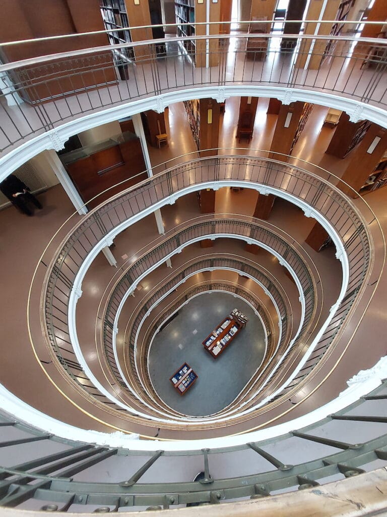 Oval floors in the National Library of Finland