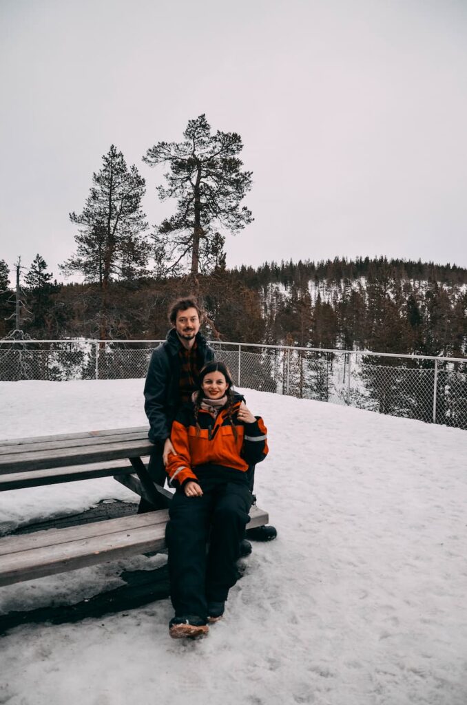 Mirka and Daniel posing on a snowy terrace