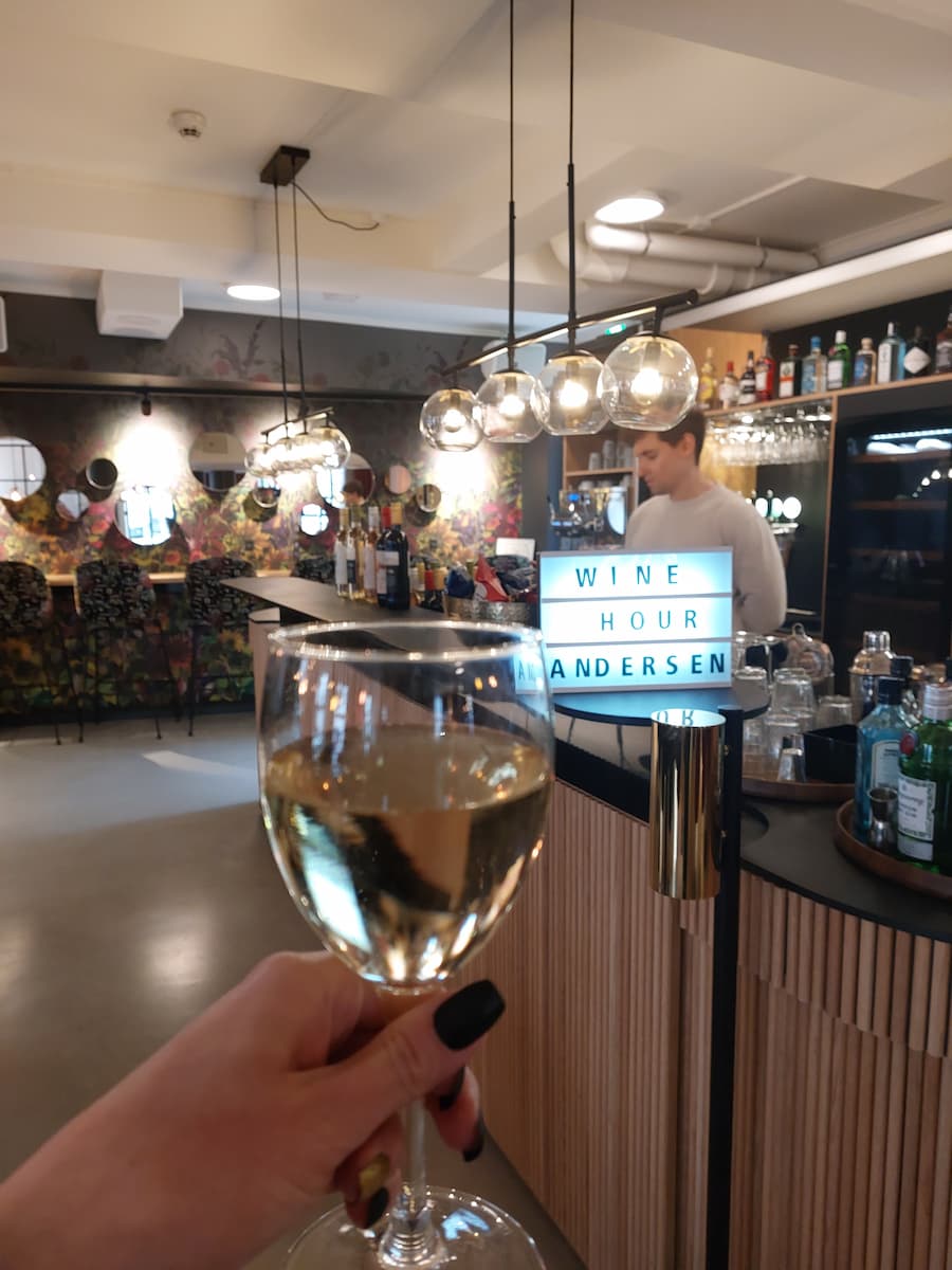 Wine at Andersen Hotel free wine hour