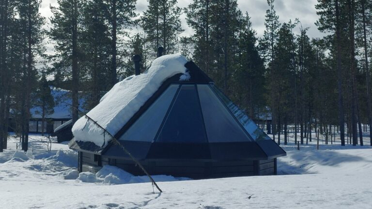 Glass-roof cabin in Lapland