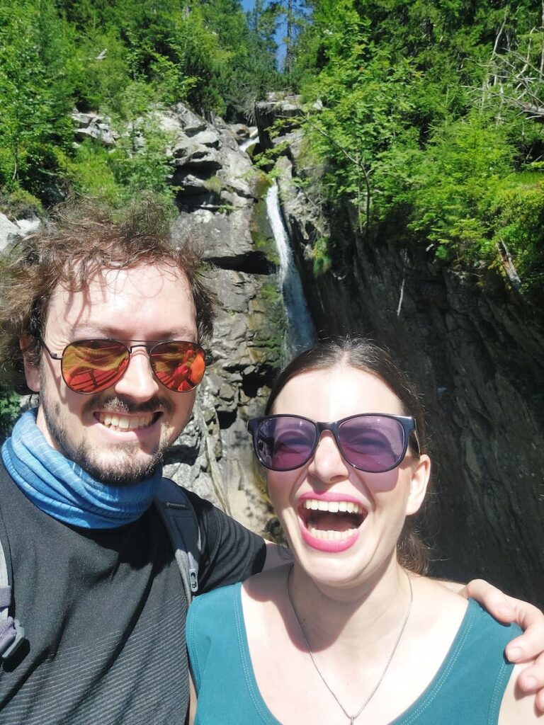 Mirka and Daniel in front of the Great Waterfall