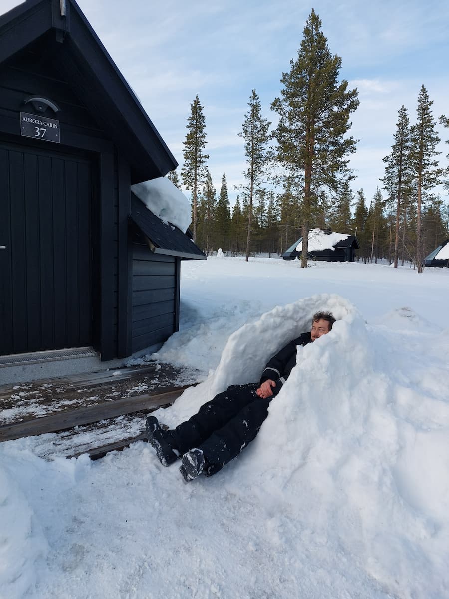 Daniel in a half-igloo
