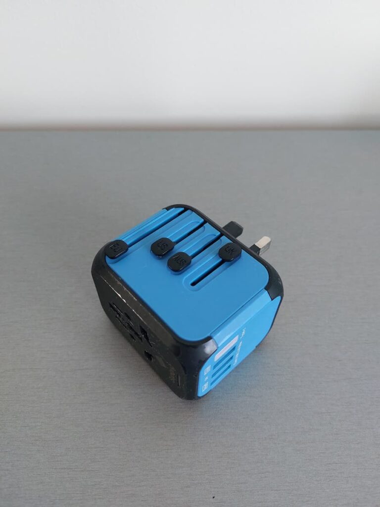 Universal power adaptor