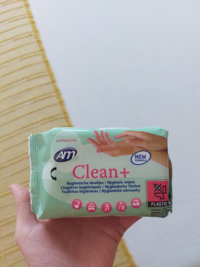 Antibacterial wet wipes