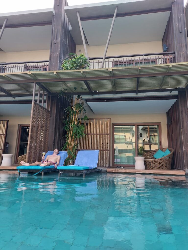 Swim-up room