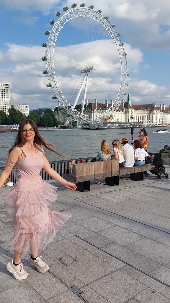 Cheap Front Row Wicked London Tickets: Was It Worth It? 8 Mirka in a pink top and a skirt at London Eye
