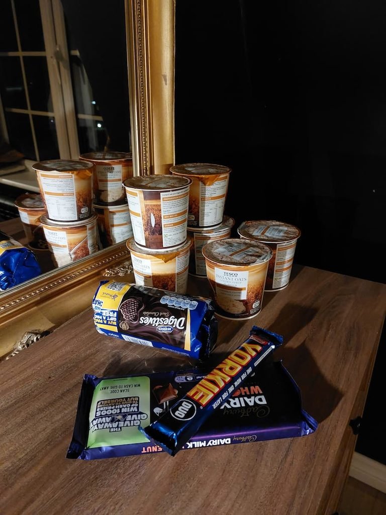 Porridge pots and sweet snacks