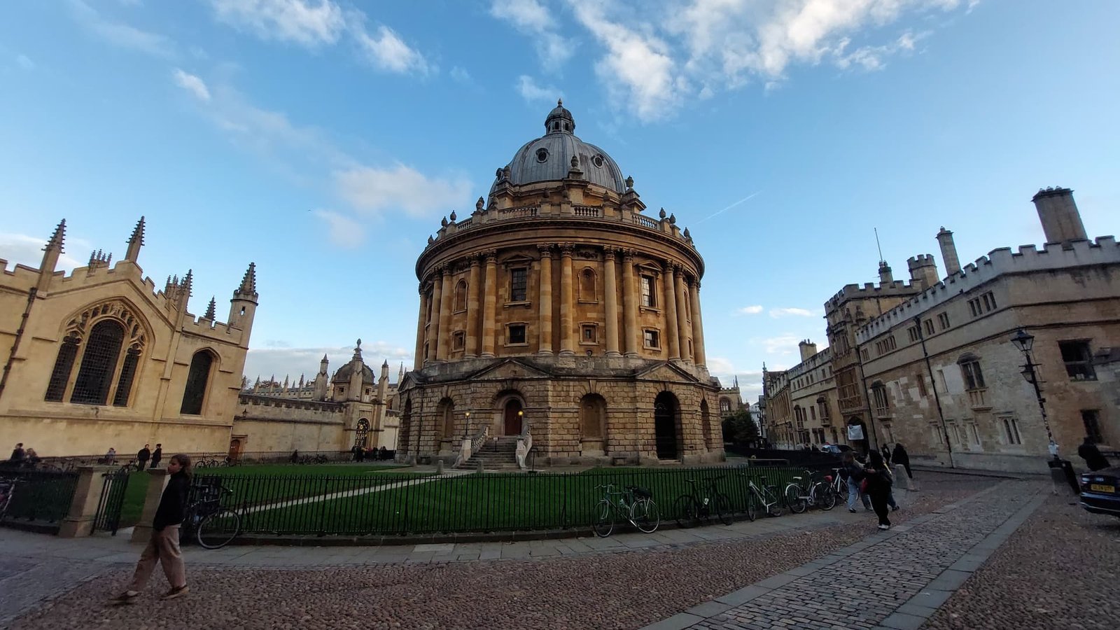 Oxford on a Budget: 11 Ways to Save Money 1 England Oxford Radcliffe Camera Featured Resized